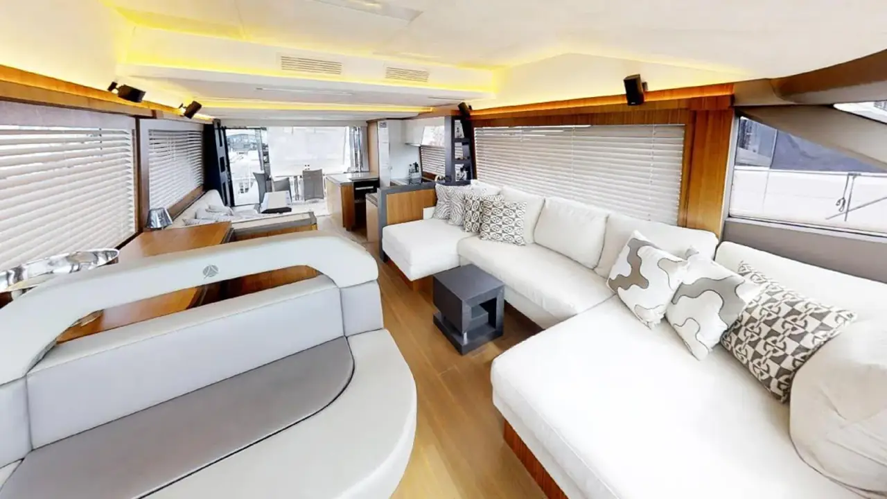 MCY66, flybridge — Saint Tropez Yacht Rental, Saint-Tropez. MCY66 — 20m