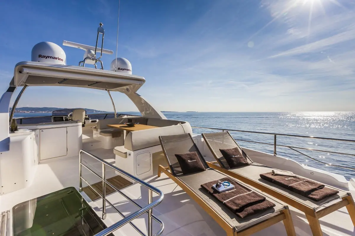 Navetta 58, flybridge — Saint Tropez Yacht Rental, Saint-Tropez. Navetta 58 — 17m