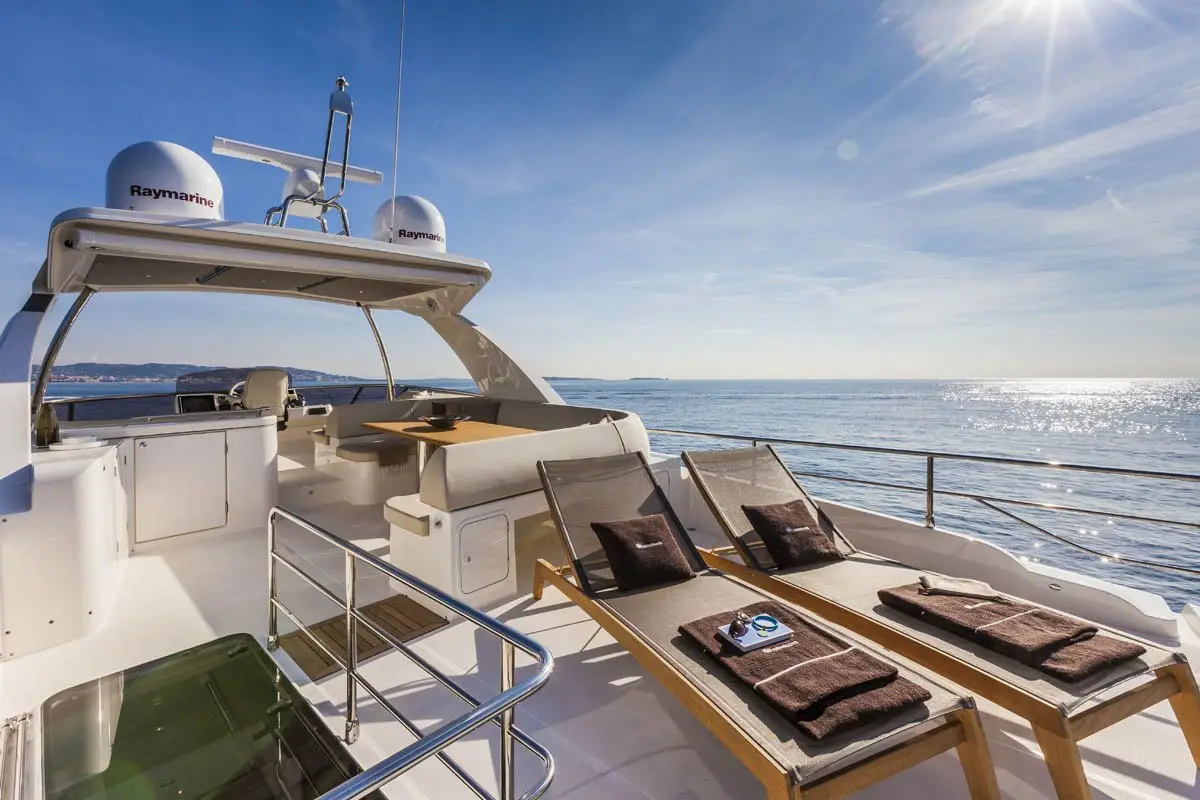 Navetta 58, flybridge — Saint Tropez Yacht Rental, Saint-Tropez. Navetta 58 — 17m
