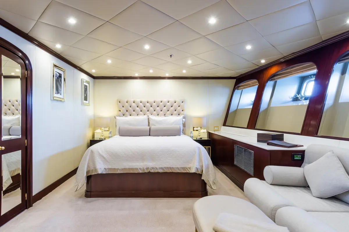 The Wellesley, cabine principale — Saint Tropez Yacht Rental, Saint-Tropez. The Wellesley — 56m