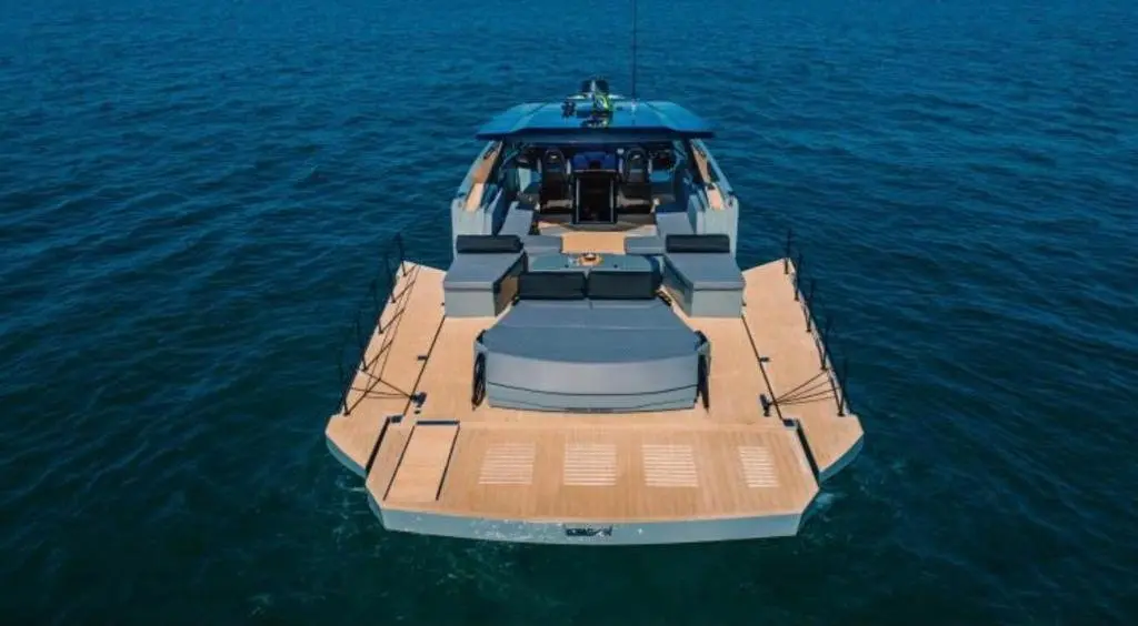 Okean 55, pont principal — Saint Tropez Yacht Rental, Saint-Tropez. Okean 55 — 16m