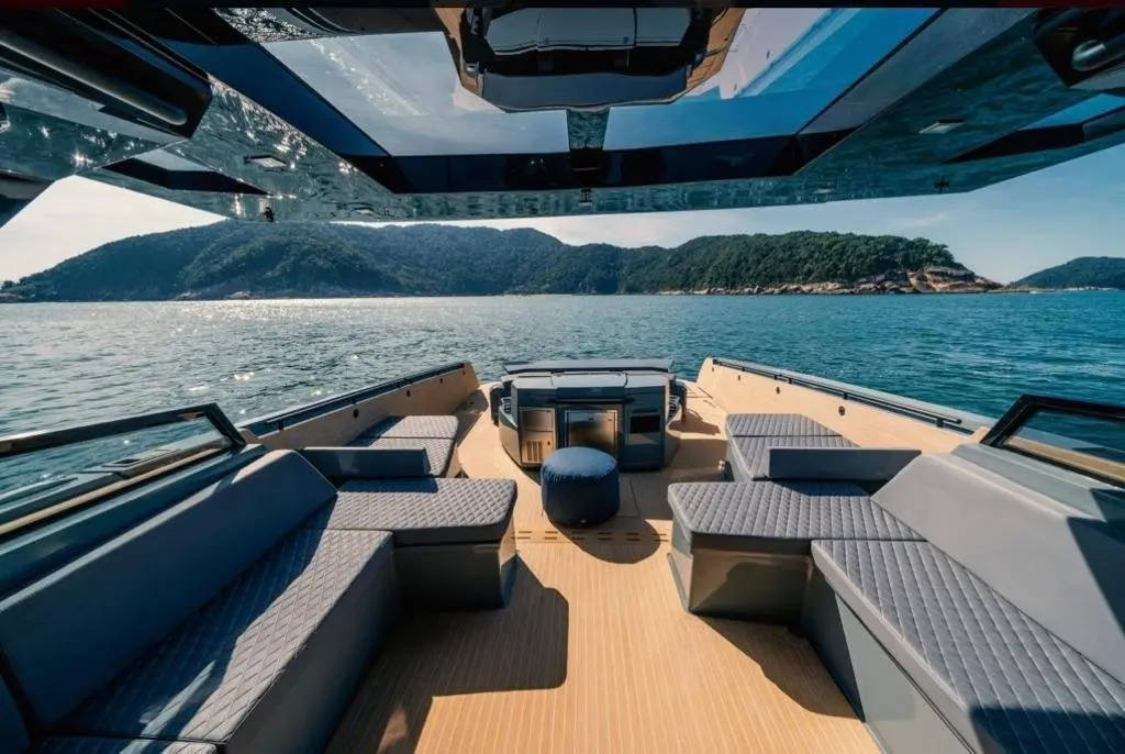 Okean 55, cabine principale — Saint Tropez Yacht Rental, Saint-Tropez. Okean 55 — 16m