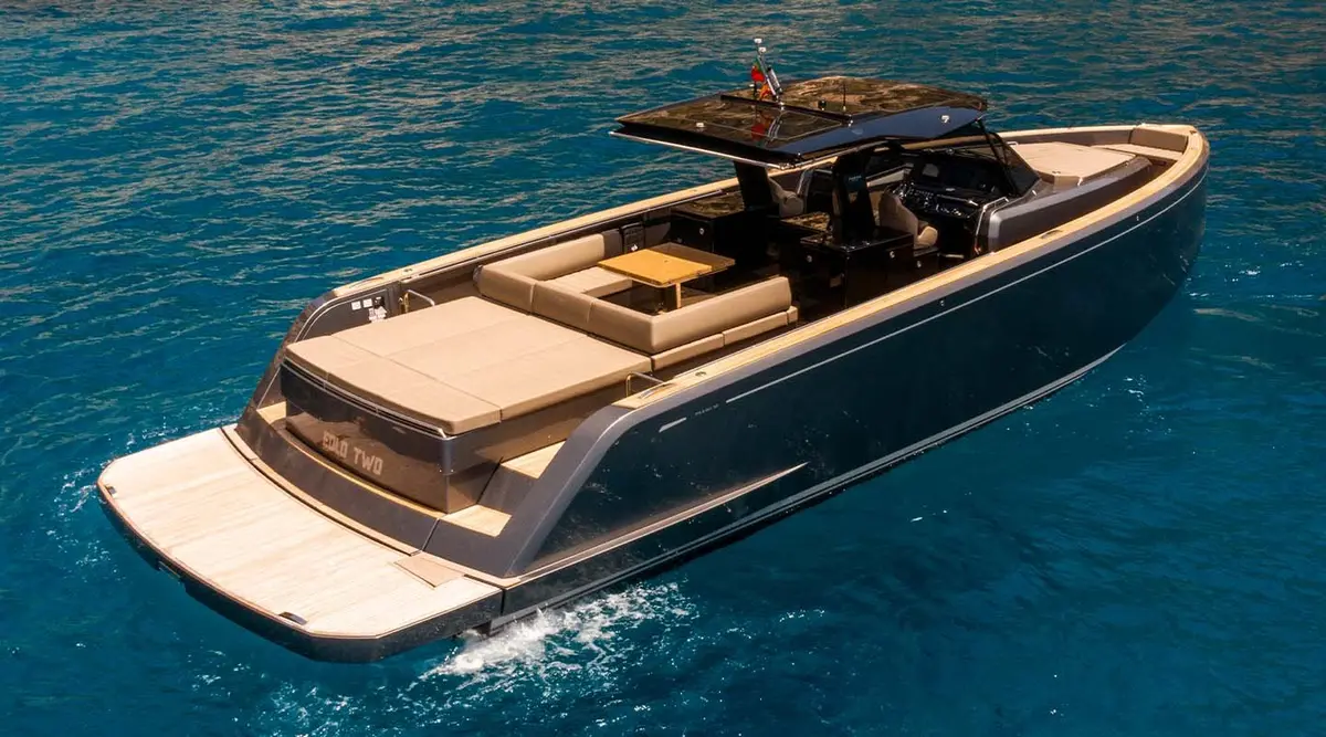 Pardo 50, pont principal — Saint Tropez Yacht Rental, Saint-Tropez. Pardo 50 — 16m