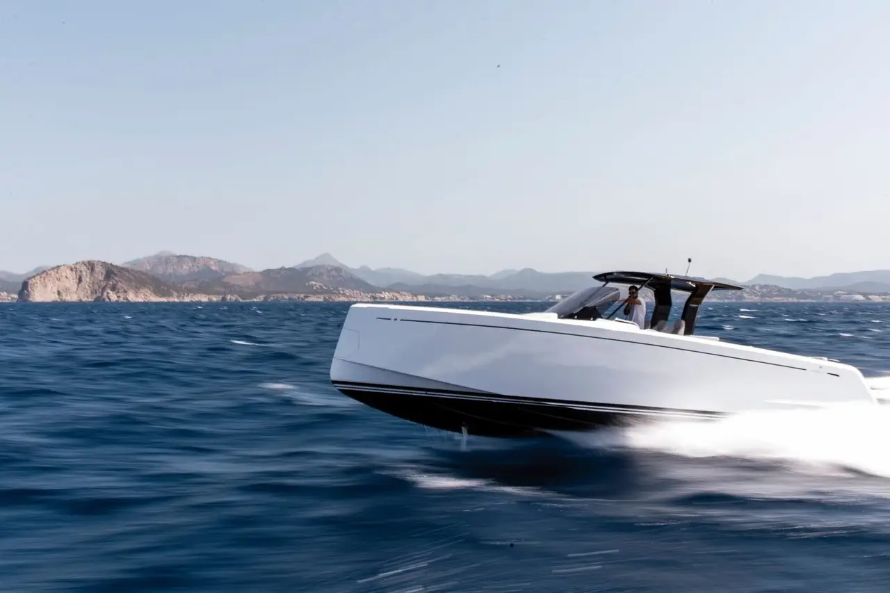 Pardo 38 — Saint Tropez Yacht Rental, Saint-Tropez. Pardo 38 — 11.56m