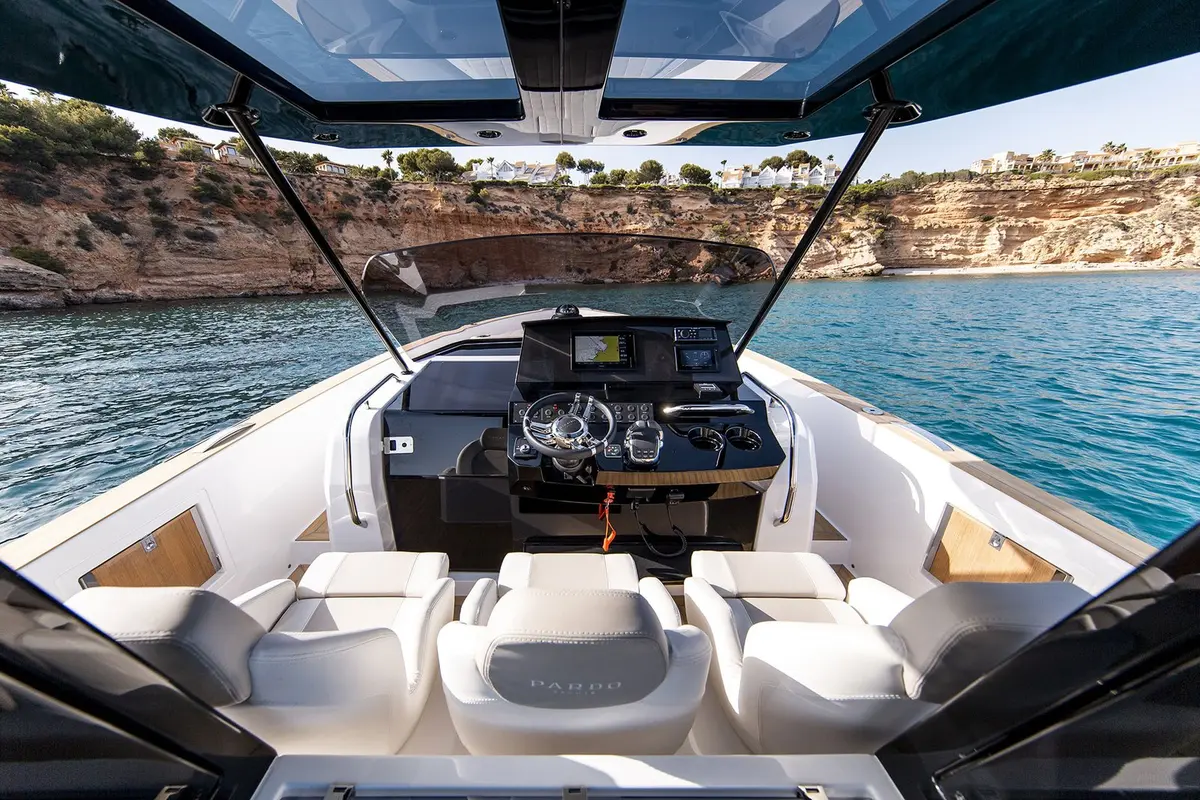 Pardo 38, extérieur — Saint Tropez Yacht Rental, Saint-Tropez. Pardo 38 — 11.56m