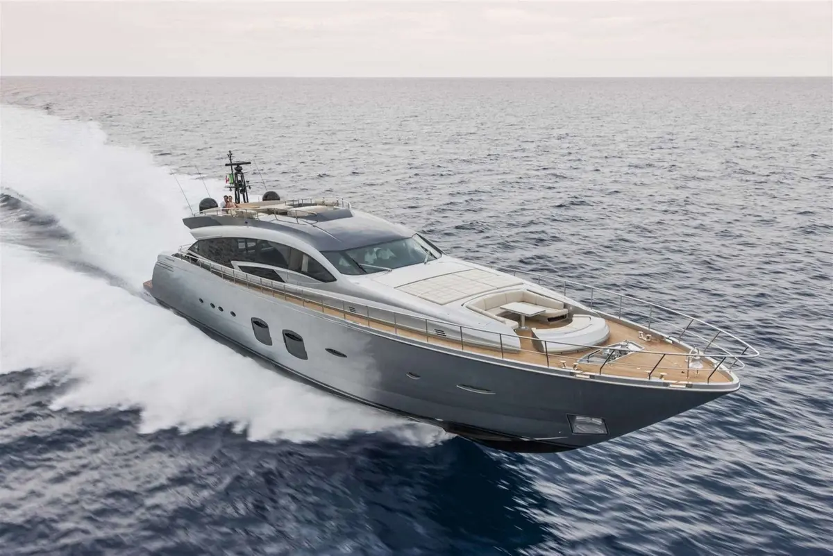 Pardo 38, cabine principale — Saint Tropez Yacht Rental, Saint-Tropez. Pardo 38 — 11.56m