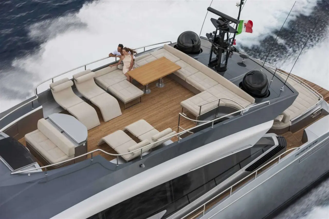 Pershing 108, pont arrière — Saint Tropez Yacht Rental, Saint-Tropez. Pershing 108 — 33m
