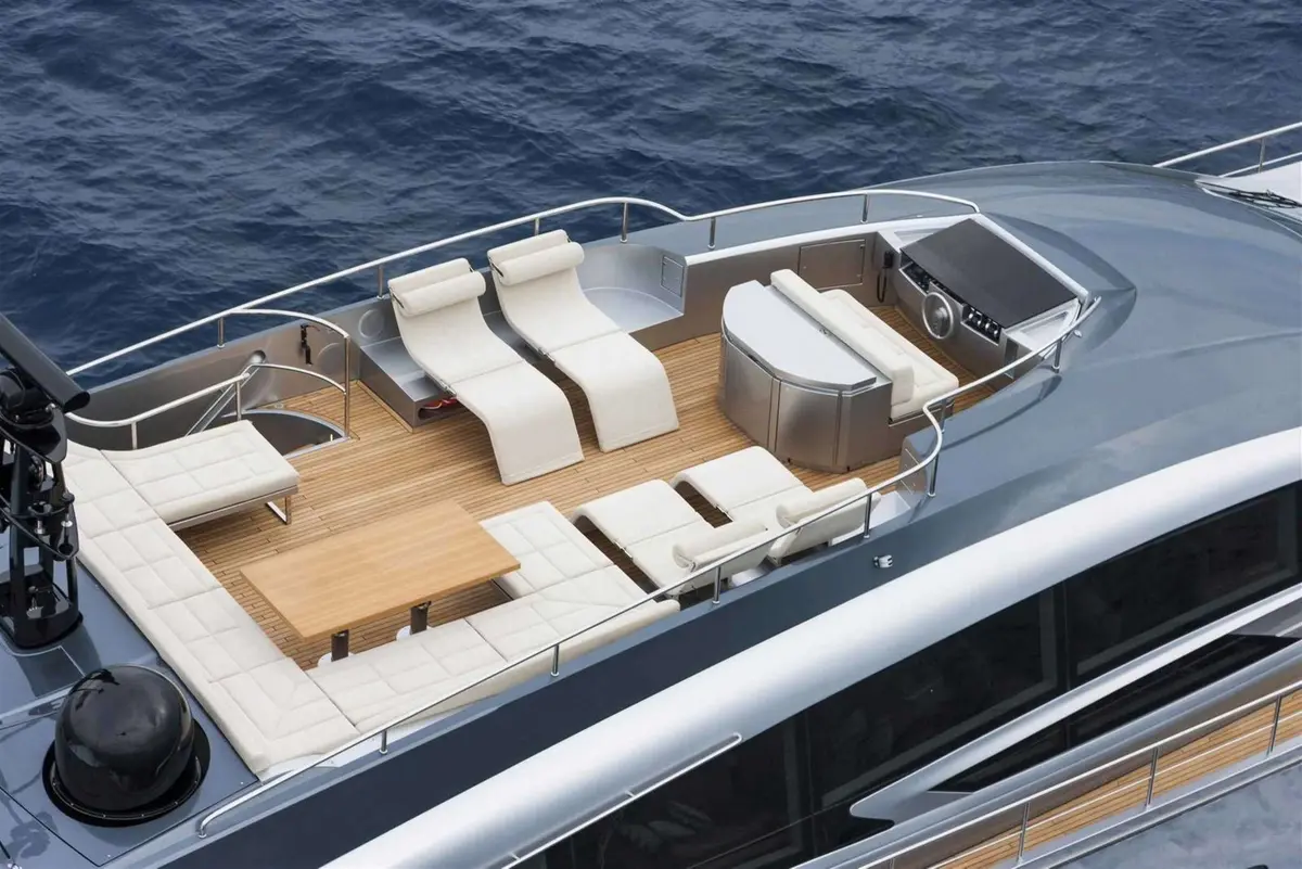 Pershing 108, salon — Saint Tropez Yacht Rental, Saint-Tropez. Pershing 108 — 33m