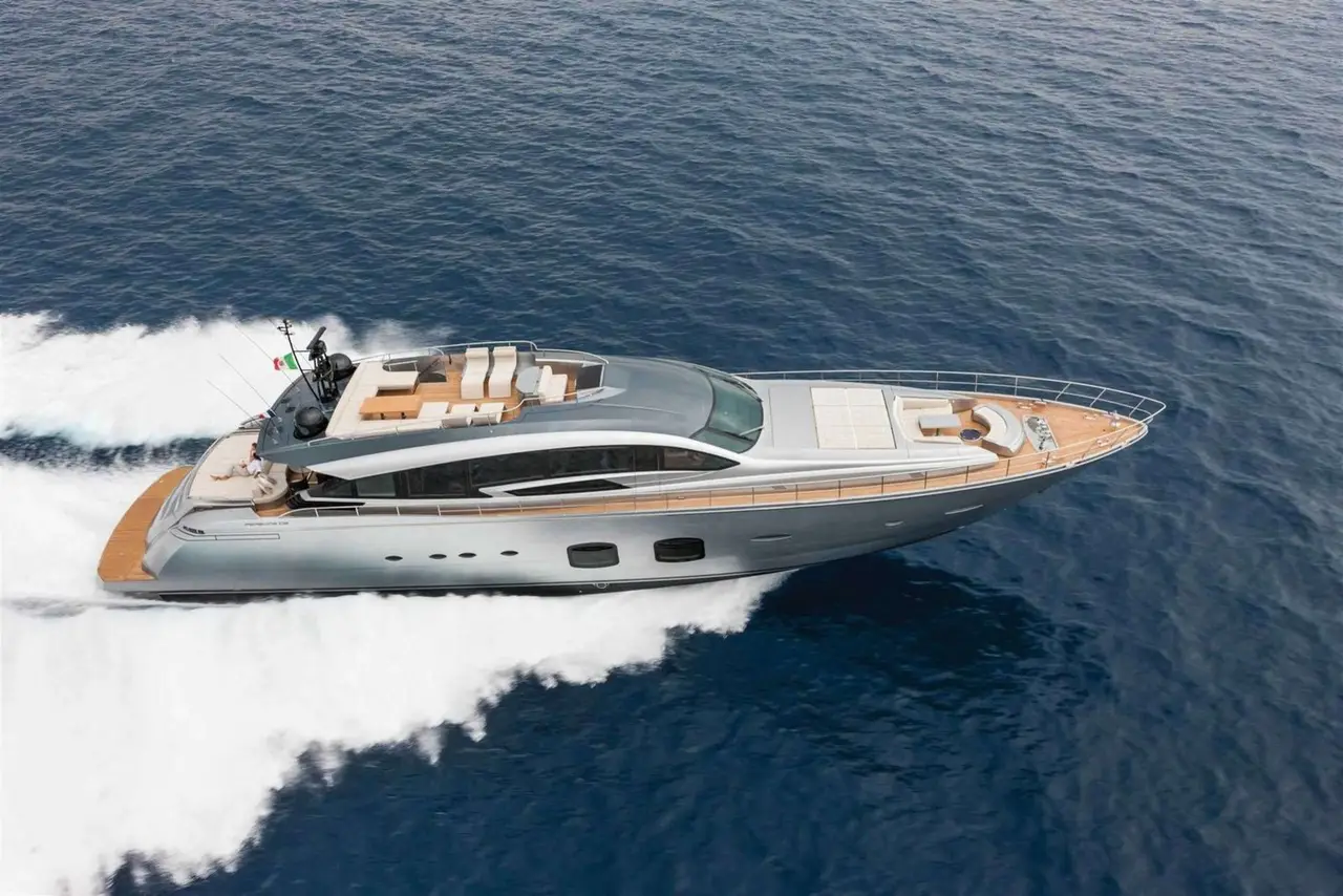 Pershing 108, flybridge — Saint Tropez Yacht Rental, Saint-Tropez. Pershing 108 — 33m