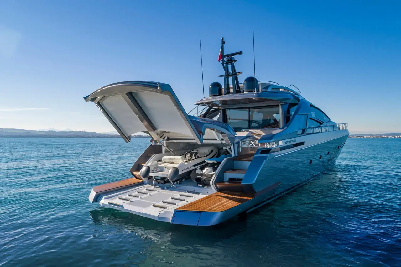 Pershing 8X, extérieur — Saint Tropez Yacht Rental, Saint-Tropez. Pershing 8X — 25m