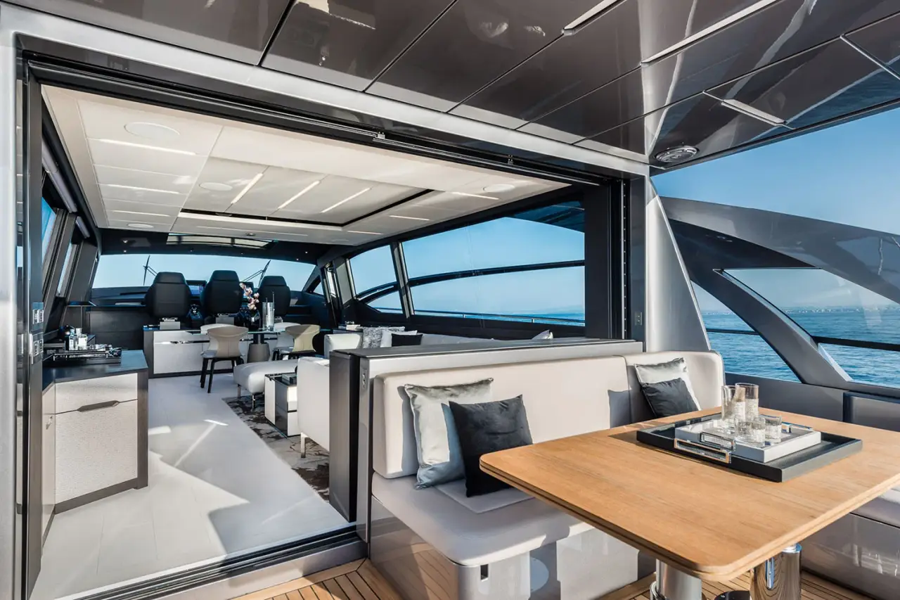 Pershing 8X, flybridge — Saint Tropez Yacht Rental, Saint-Tropez. Pershing 8X — 25m