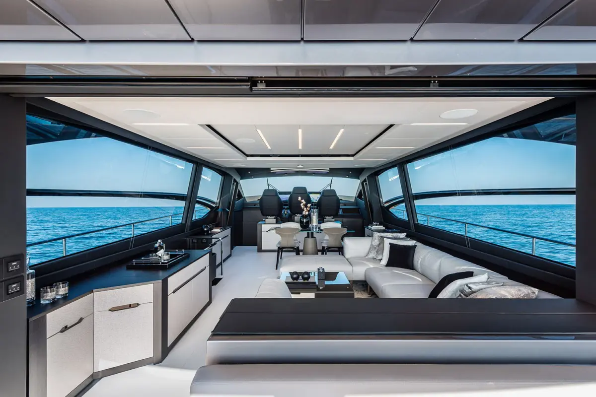 Pershing 8X, extérieur — Saint Tropez Yacht Rental, Saint-Tropez. Pershing 8X — 25m