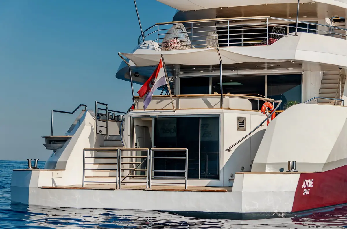Philip Zepter 50m, pont principal — Saint Tropez Yacht Rental, Saint-Tropez. Philip Zepter 50m — 50m