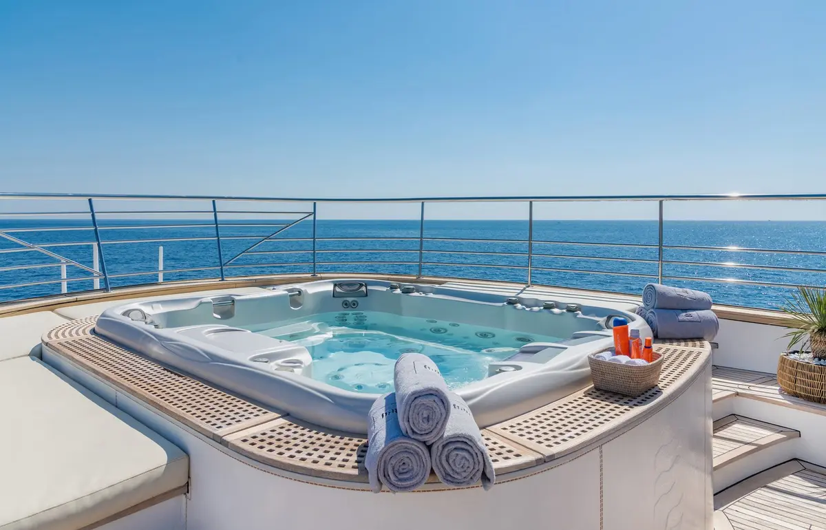 Philip Zepter 50m, salon — Saint Tropez Yacht Rental, Saint-Tropez. Philip Zepter 50m — 50m
