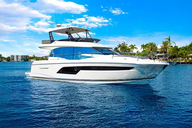 Prestige 520 Fly — Saint Tropez Yacht Rental, Saint-Tropez