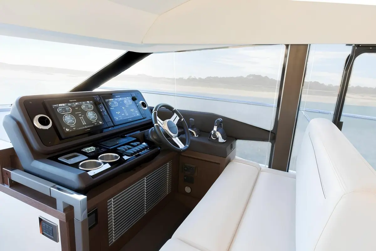 Prestige 520 Fly, extérieur — Saint Tropez Yacht Rental, Saint-Tropez. Prestige 520 Fly — 15m