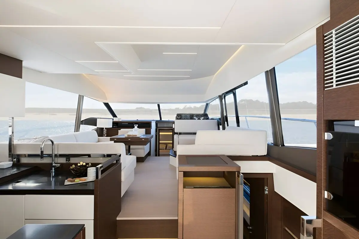 Prestige 520 Fly, extérieur — Saint Tropez Yacht Rental, Saint-Tropez. Prestige 520 Fly — 15m