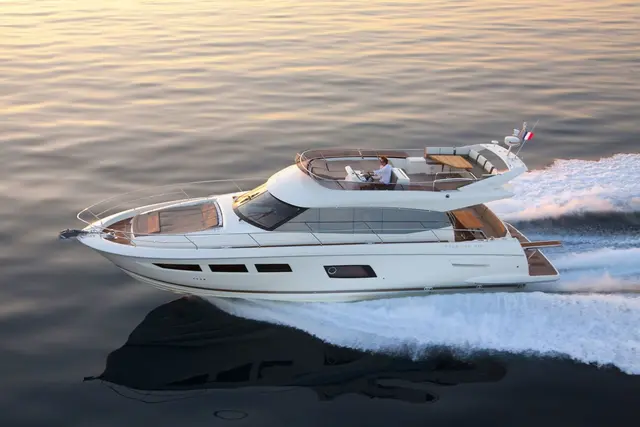 Prestige 550 FLY — Saint Tropez Yacht Rental, Saint-Tropez