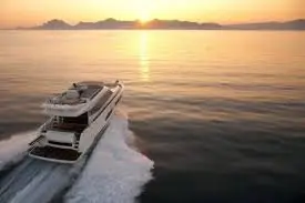 Prestige 550 FLY, pont principal — Saint Tropez Yacht Rental, Saint-Tropez. Prestige 550 FLY — 18m