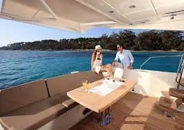 Prestige 550 FLY, pont arrière — Saint Tropez Yacht Rental, Saint-Tropez. Prestige 550 FLY — 18m