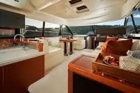Prestige 550 FLY, cabine principale — Saint Tropez Yacht Rental, Saint-Tropez. Prestige 550 FLY — 18m