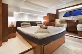 Prestige 550 FLY, flybridge — Saint Tropez Yacht Rental, Saint-Tropez. Prestige 550 FLY — 18m