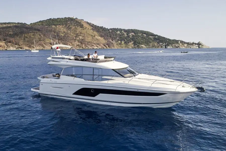 Prestige 590 Fly — Saint Tropez Yacht Rental, Saint-Tropez. Prestige 590 Fly — 19m