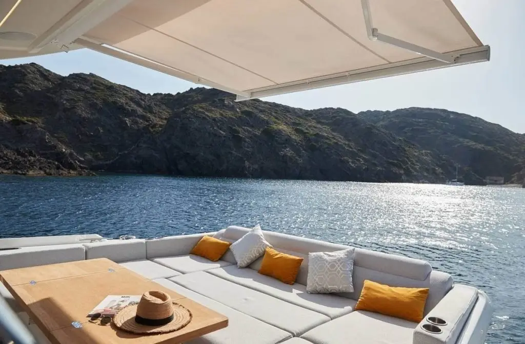 Prestige 590 Fly, extérieur — Saint Tropez Yacht Rental, Saint-Tropez. Prestige 590 Fly — 19m