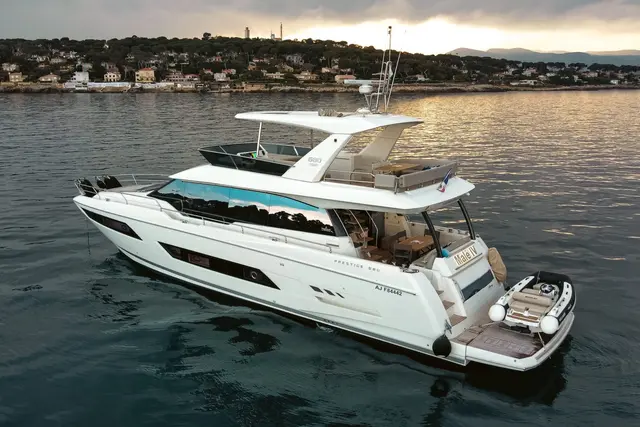 Prestige 680 — Saint Tropez Yacht Rental, Saint-Tropez