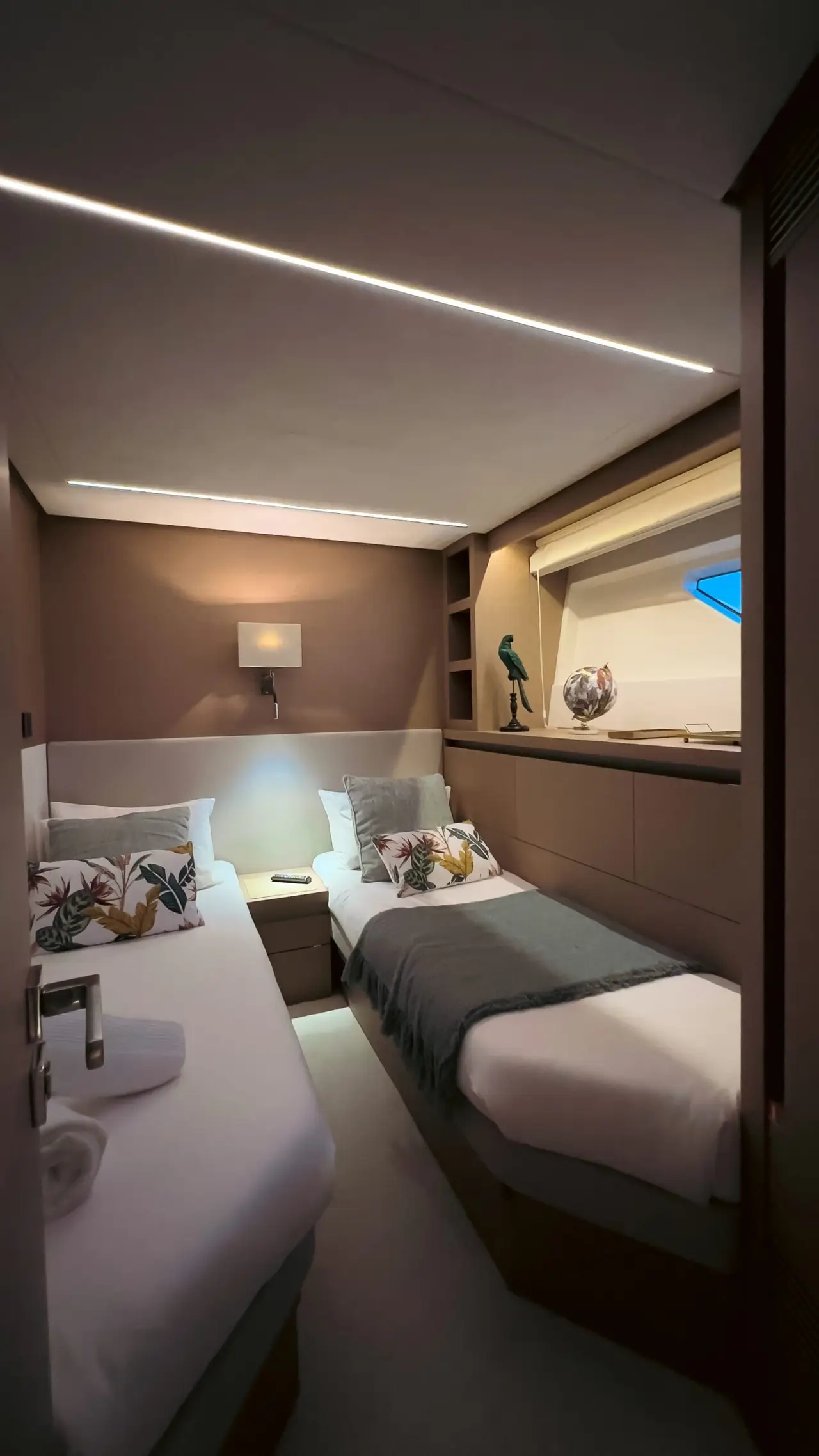 Prestige 680, extérieur — Saint Tropez Yacht Rental, Saint-Tropez. Prestige 680 — 22m