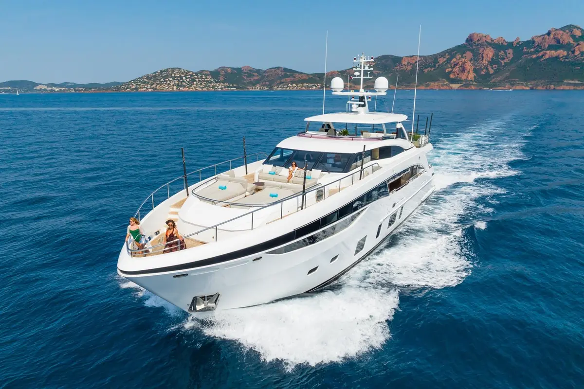 Princess 35M, pont principal — Saint Tropez Yacht Rental, Saint-Tropez. Princess 35M — 35m