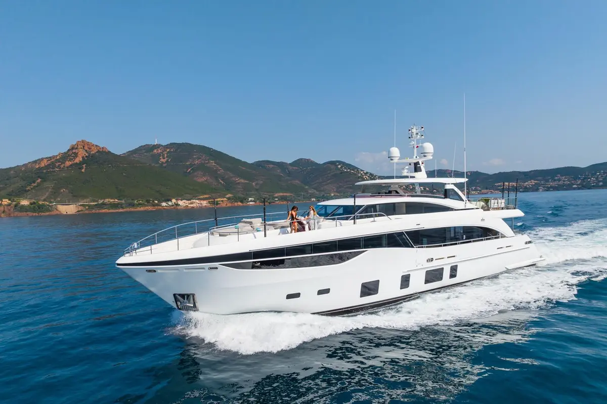 Princess 35M, pont arrière — Saint Tropez Yacht Rental, Saint-Tropez. Princess 35M — 35m