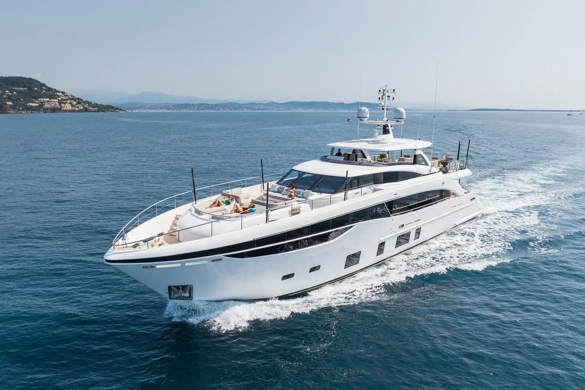 Princess 35M, salon — Saint Tropez Yacht Rental, Saint-Tropez. Princess 35M — 35m