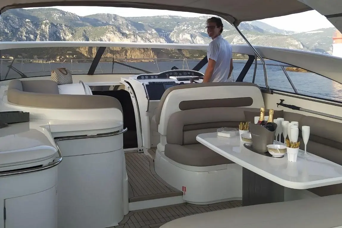 Princess 50, extérieur — Saint Tropez Yacht Rental, Saint-Tropez. Princess 50 — 15.5m
