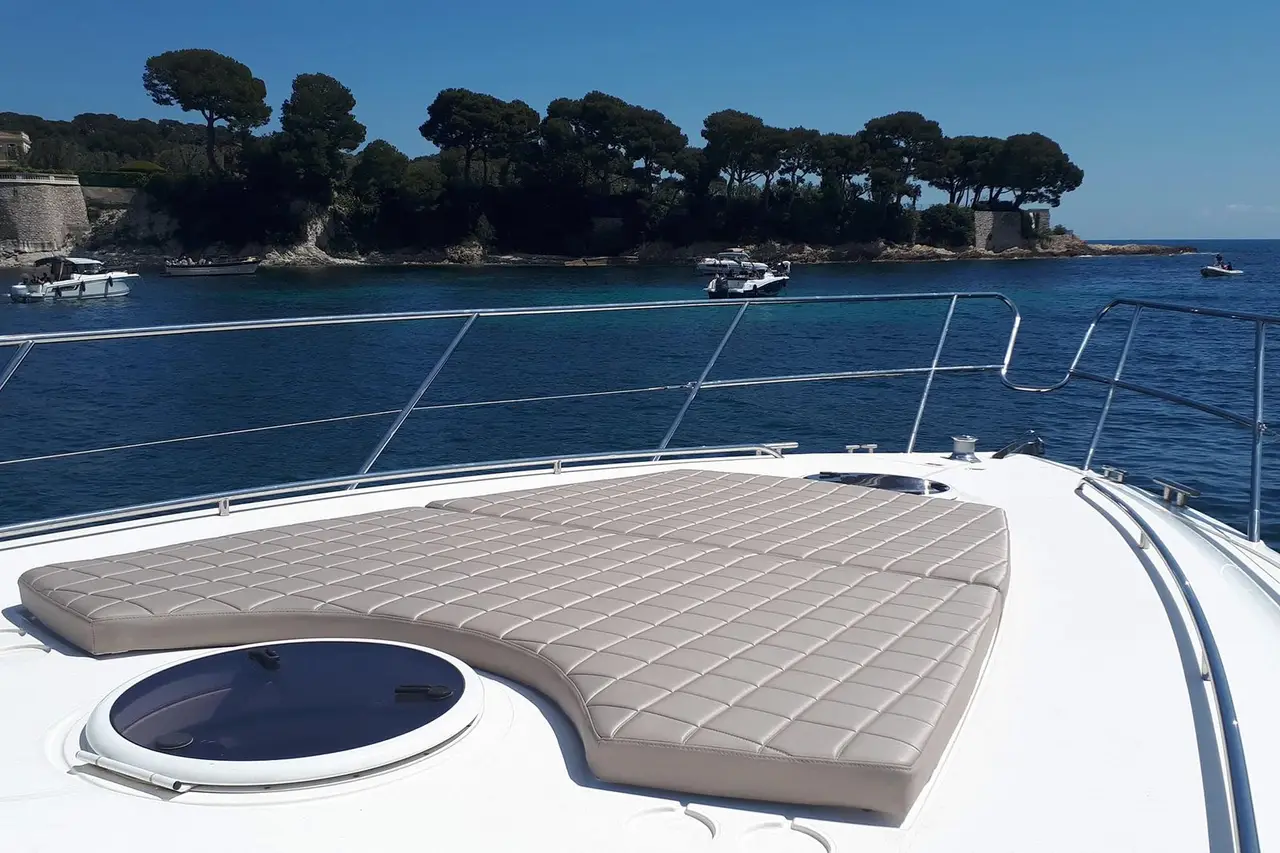 Princess 50, pont principal — Saint Tropez Yacht Rental, Saint-Tropez. Princess 50 — 15.5m