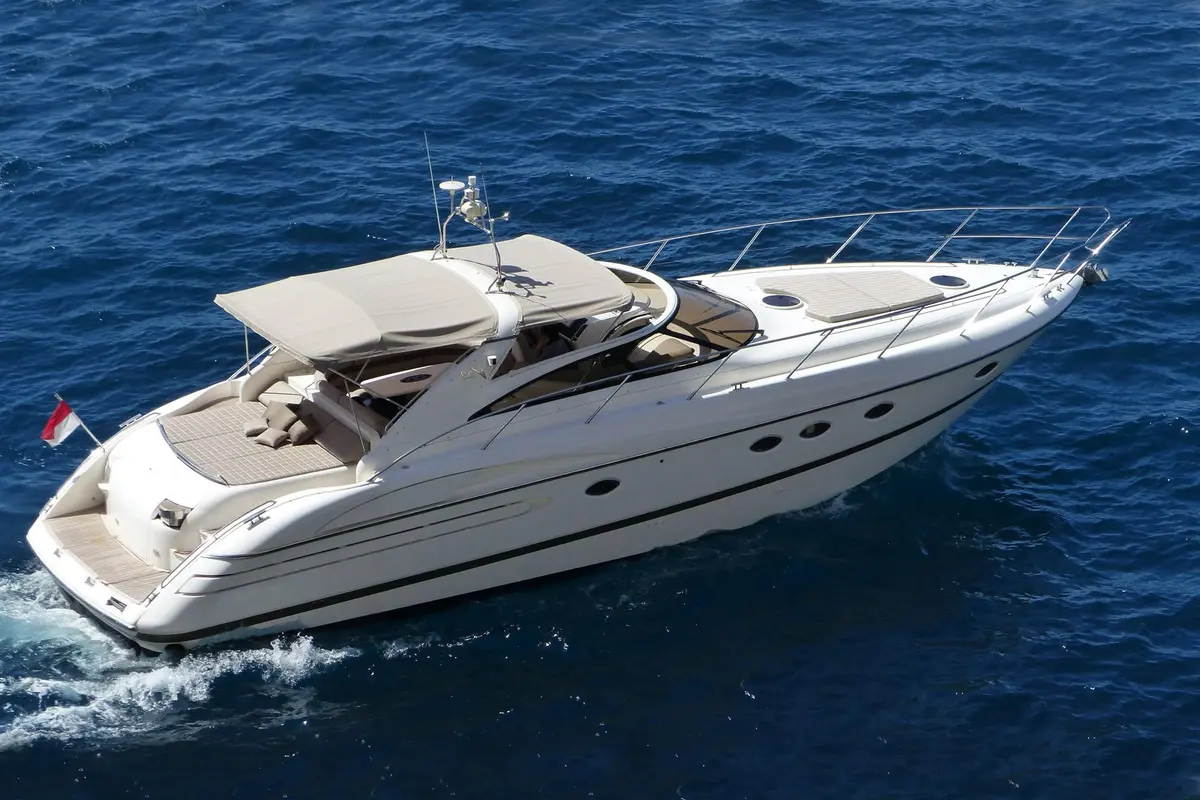 Princess 50, pont arrière — Saint Tropez Yacht Rental, Saint-Tropez. Princess 50 — 15.5m