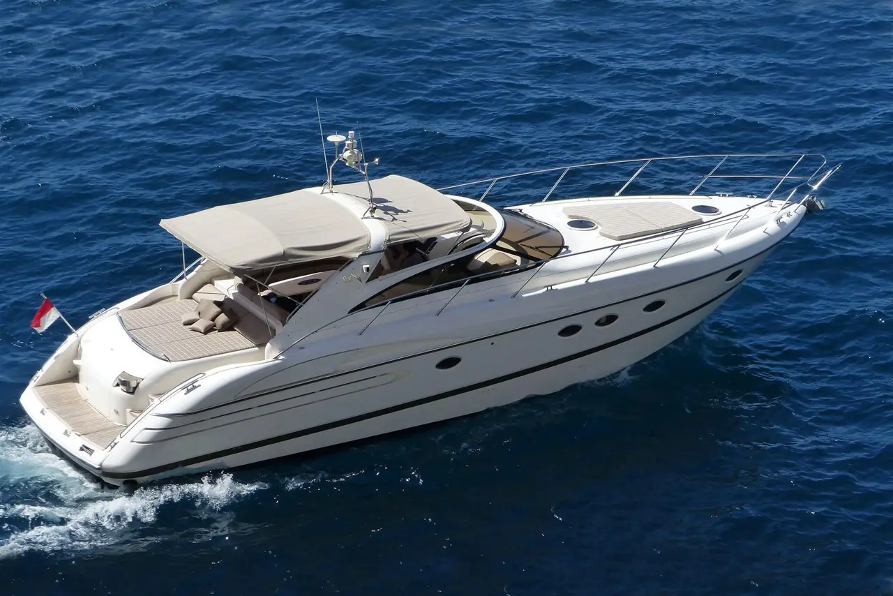 Princess 50, pont arrière — Saint Tropez Yacht Rental, Saint-Tropez. Princess 50 — 15.5m