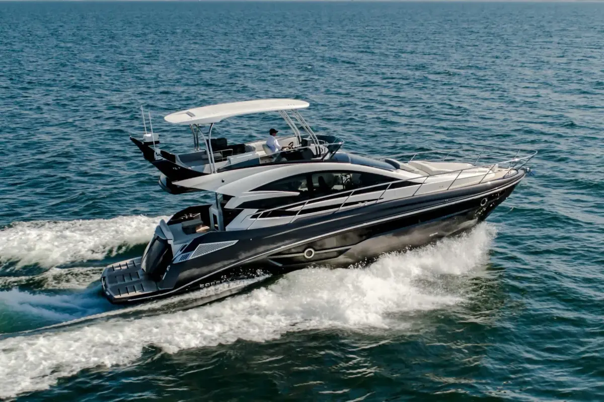 Princess 50, flybridge — Saint Tropez Yacht Rental, Saint-Tropez. Princess 50 — 15.5m