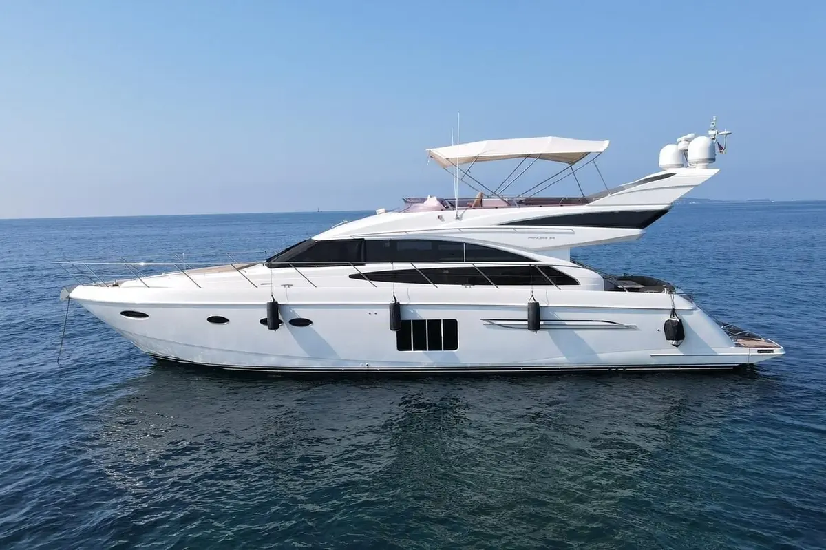 Princess 64 Fly — Saint Tropez Yacht Rental, Saint-Tropez. Princess 64 Fly — 20m