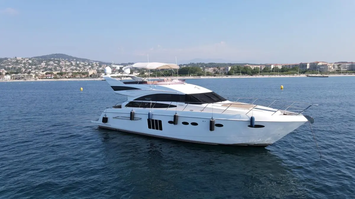 Princess 64 Fly, pont principal — Saint Tropez Yacht Rental, Saint-Tropez. Princess 64 Fly — 20m