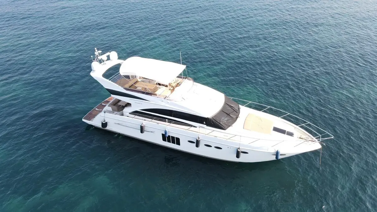 Princess 64 Fly, pont arrière — Saint Tropez Yacht Rental, Saint-Tropez. Princess 64 Fly — 20m