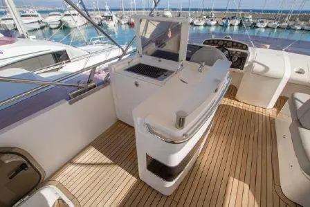 Princess 64 Fly, salon — Saint Tropez Yacht Rental, Saint-Tropez. Princess 64 Fly — 20m