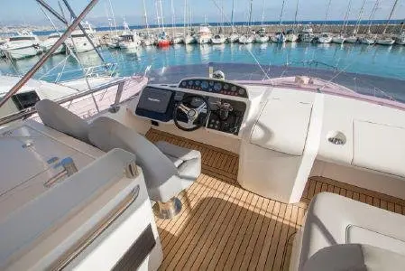 Princess 64 Fly, cabine principale — Saint Tropez Yacht Rental, Saint-Tropez. Princess 64 Fly — 20m