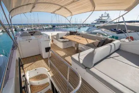 Princess 64 Fly, extérieur — Saint Tropez Yacht Rental, Saint-Tropez. Princess 64 Fly — 20m