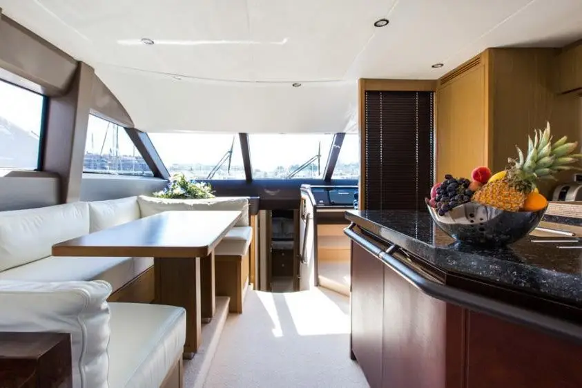 Princess 68 Fly, extérieur — Saint Tropez Yacht Rental, Saint-Tropez. Princess 68 Fly — 21m