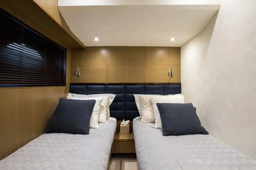 Princess 68 Fly, extérieur — Saint Tropez Yacht Rental, Saint-Tropez. Princess 68 Fly — 21m