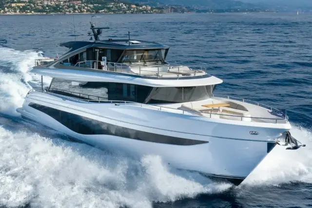 Princess Y80 — Saint Tropez Yacht Rental, Saint-Tropez