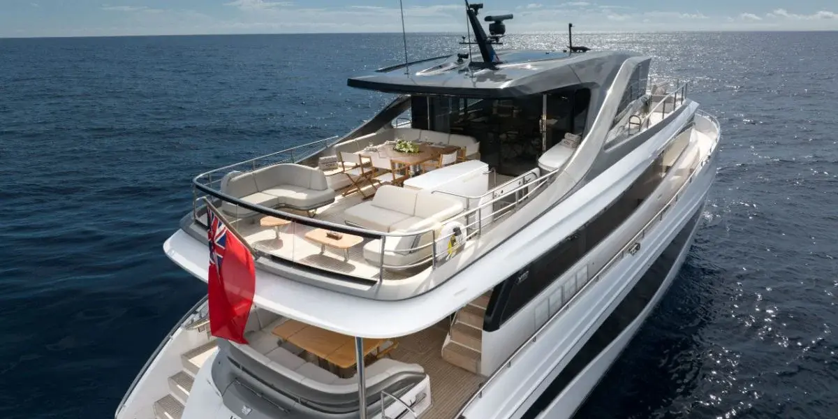 Princess Y80, extérieur — Saint Tropez Yacht Rental, Saint-Tropez. Princess Y80 — 25m