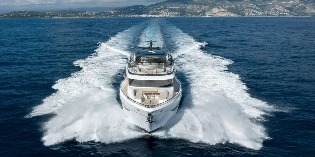 Princess Y80, pont principal — Saint Tropez Yacht Rental, Saint-Tropez. Princess Y80 — 25m