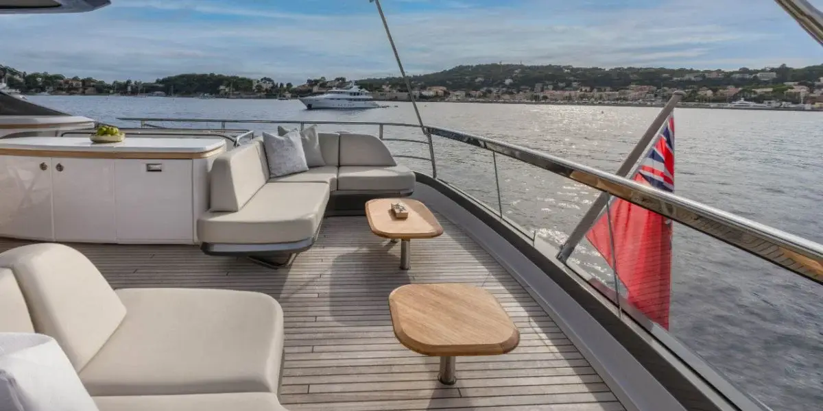 Princess Y80, salon — Saint Tropez Yacht Rental, Saint-Tropez. Princess Y80 — 25m